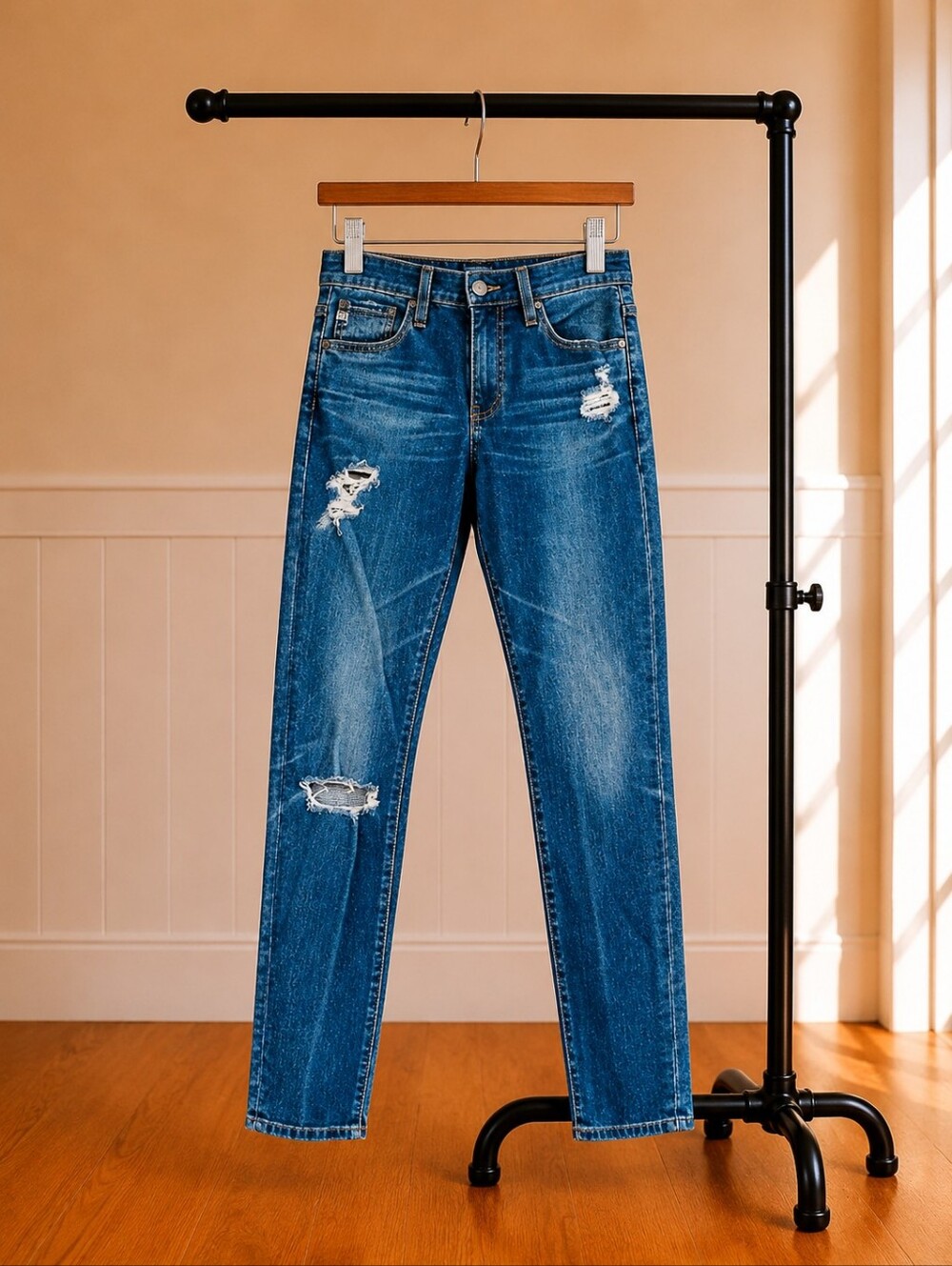4/$15🟢•AG Distressed Blue Women's Jeans